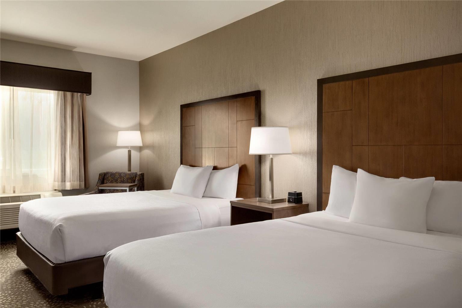 La Quinta Inn & Suites by Wyndham Fairbanks Airport - photo 21