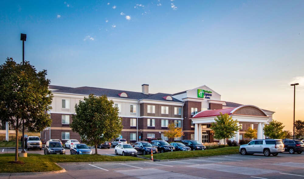 Holiday Inn Express Hotel & Suites Altoona Des Moines - photo 2