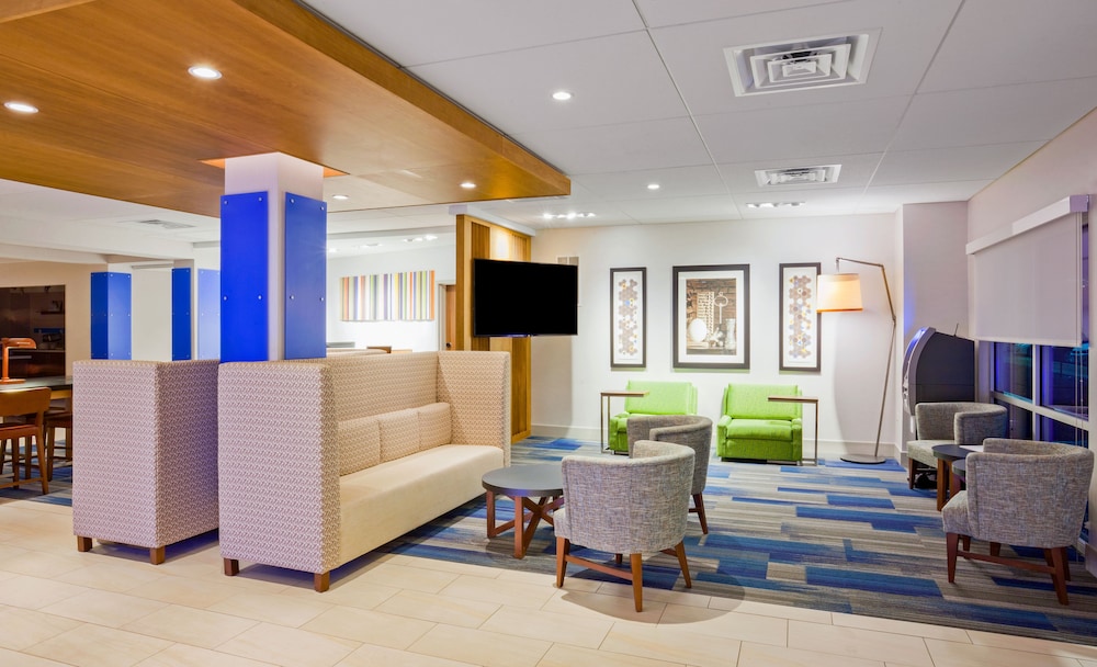 Holiday Inn Express & Suites Des Moines Downtown by IHG - photo 50