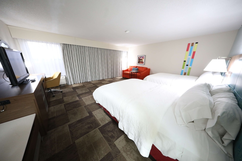 Hampton Inn Hutchinson - photo 24