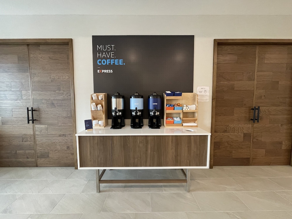 Holiday Inn Express & Suites Ft. Smith Airport by IHG - photo 20