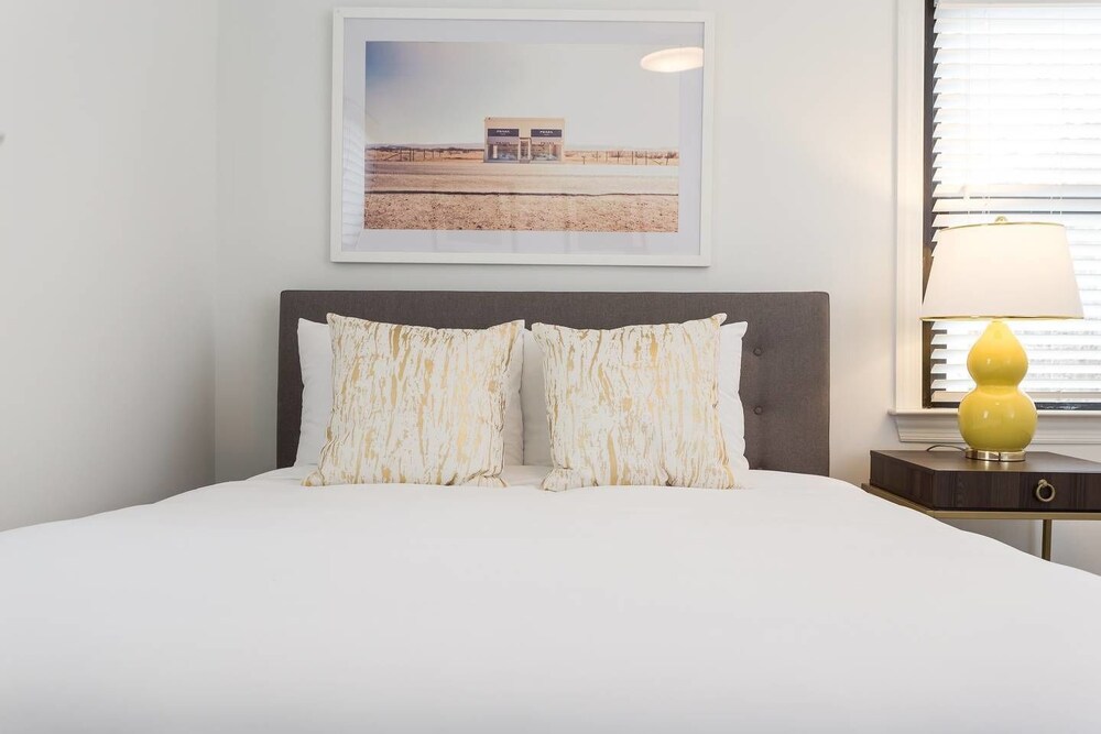8 BRs Comprised of 4 2BR Suites by Domio - photo 8