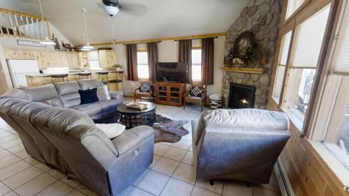 Karlin`s_ranch_house - photo 2
