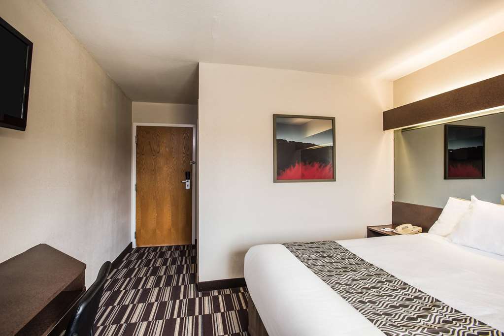 Microtel Inn & Suites by Wyndham Chattanooga Near Hamilton P - photo 12