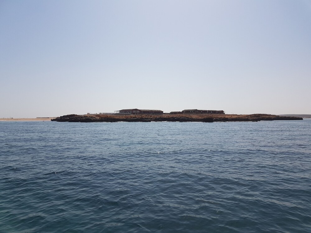 Turtle Beach Resort - carbon neutral hotel in Sur