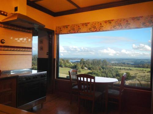 A Cottage with a View at Tudor Ridge — 4-Star Luxury Hotel in Kallista, Australia