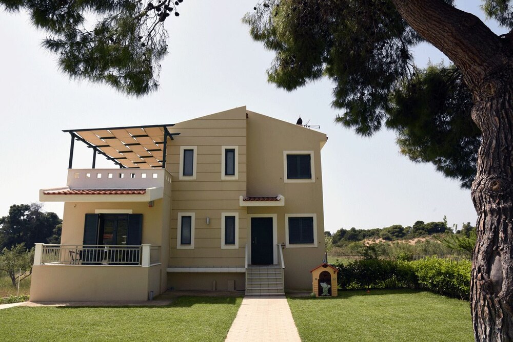 Panelma Villa Tranquil Coastal Retreat in Zacharo — 4-Star Luxury Hotel in Zacharo, Greece