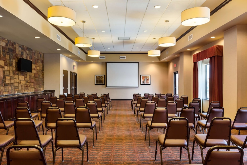 Hampton Inn & Suites Mission - photo 18