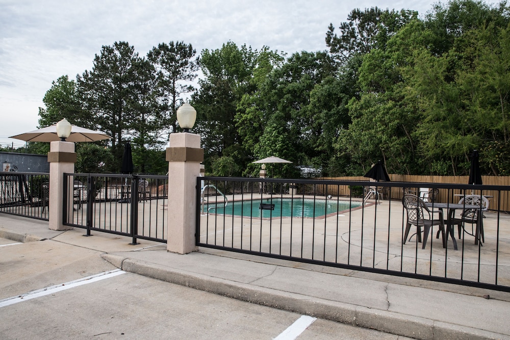 Mockingbird Inn & Suites - photo 29