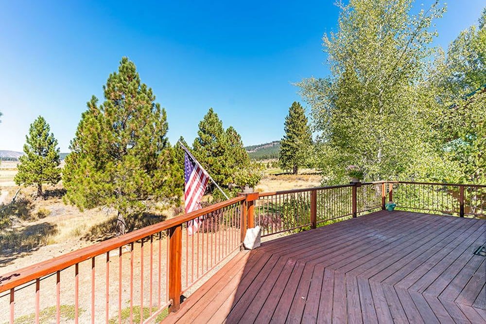 Bear Lodge on Basque Drive 4 Bedrooms 4 Bathrooms Home — 4-Star Luxury Hotel in Truckee, United States
