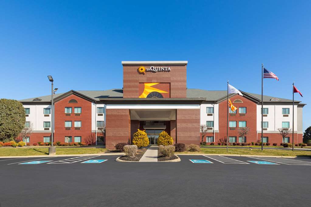 La Quinta Inn & Suites by Wyndham Loudon - photo 5