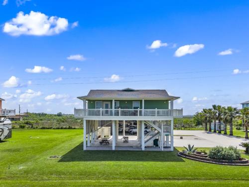 Near Marina Near Beach Kitchen Games Balcony in Bolivar Peninsula, United States