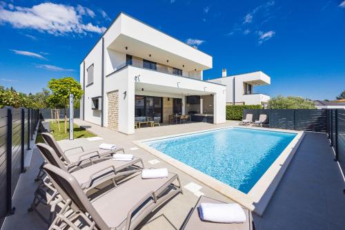 Villa Moon near the sea — 4-Star Luxury Hotel in Fazana, Croatia