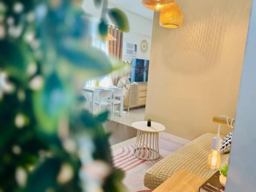 Budget Friendly Staycation walking distance to Venice Mall with Netflix and Wifi — 4-Star Luxury Hotel in Manila, Philippines