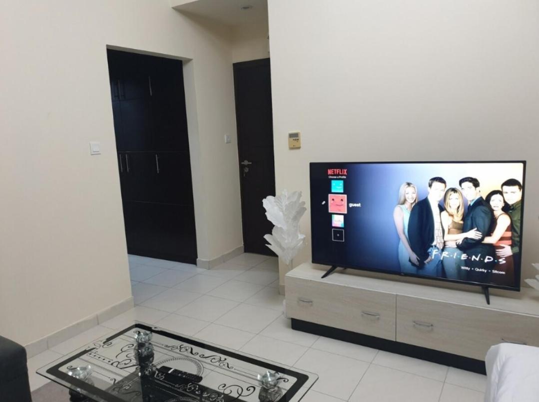 Serene Master Bedroom with Balcn & Shared Kitchen — 4-Star Luxury Hotel in Dubai, United Arab Emirates