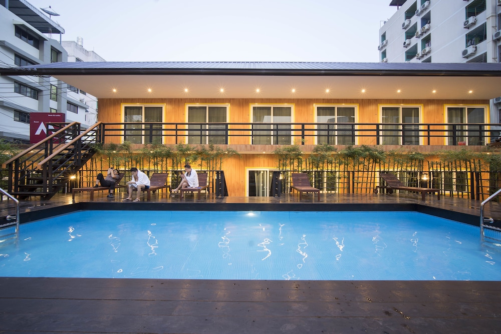 Resort M MRT Huai Kwang