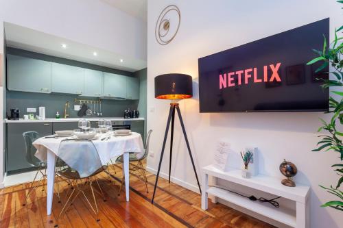 Central 6 min from Duomo Design Apt In Milan — 4-Star Luxury Hotel in Milan, Italy