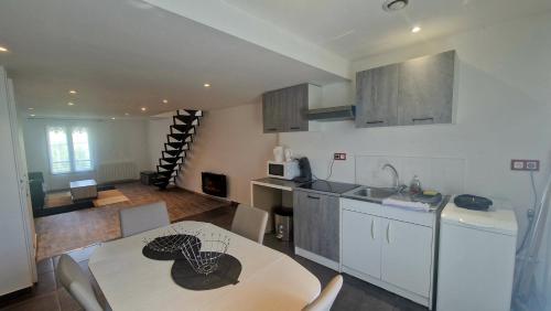 Givors Centre Duplex Meuble — hotel in Givors