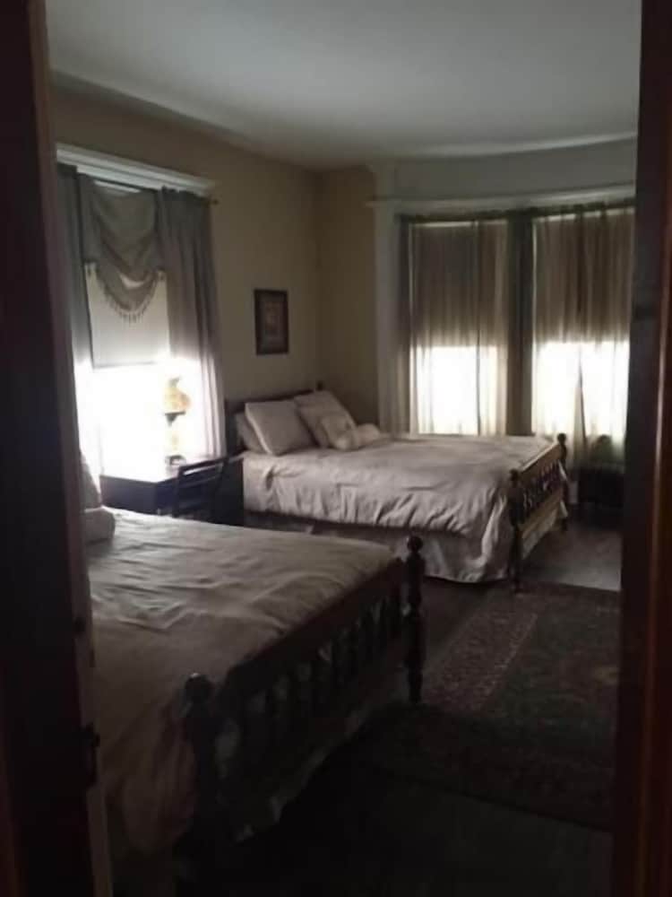 Victorian Charm Inn - photo 27