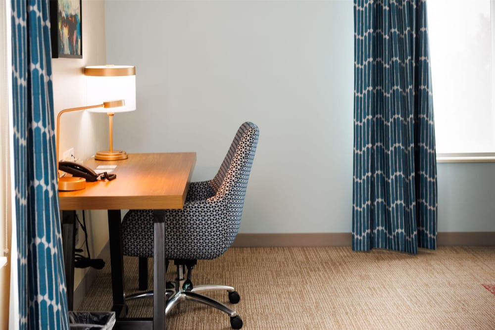 Hilton Garden Inn New York Staten Island - photo 14