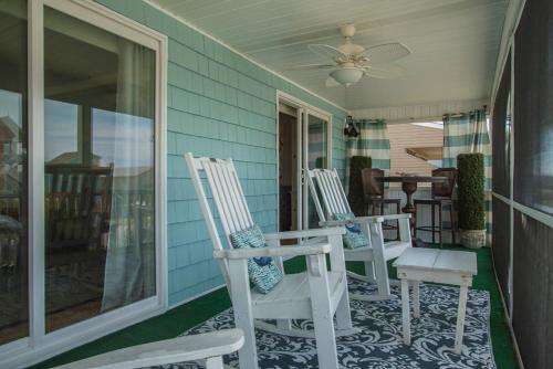 Sunkissed 2 by Oak Island Accommodations - photo 20