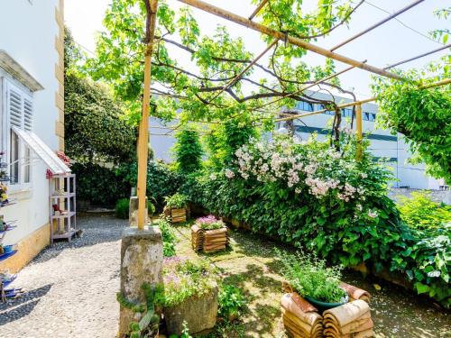 Guest House Ivana Two Bedroom Apartment with Garden