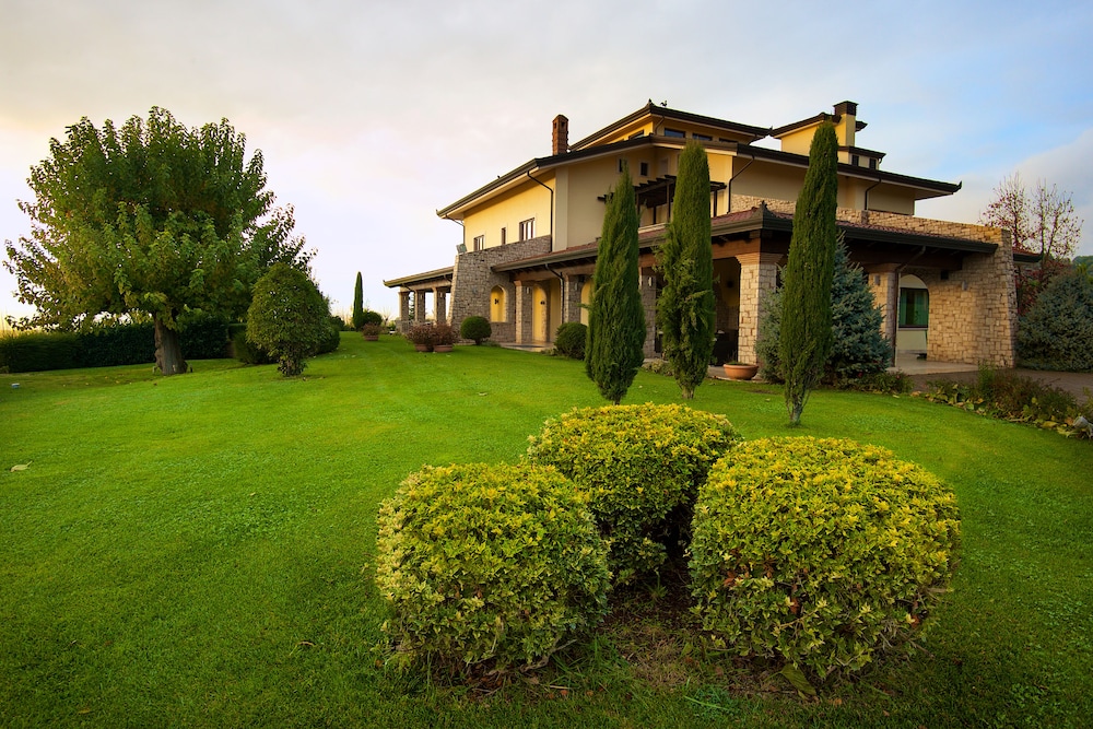 Radici Resort — hotel in Mirabella Eclano