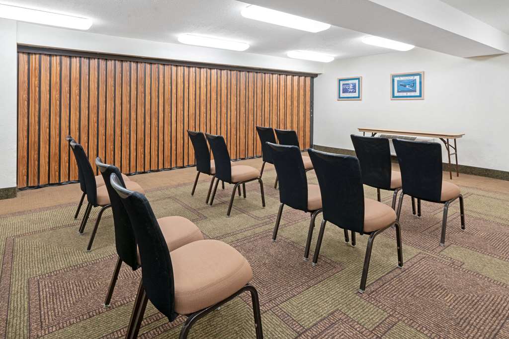 La Quinta Inn & Suites by Wyndham Salt Lake City Layton - photo 24