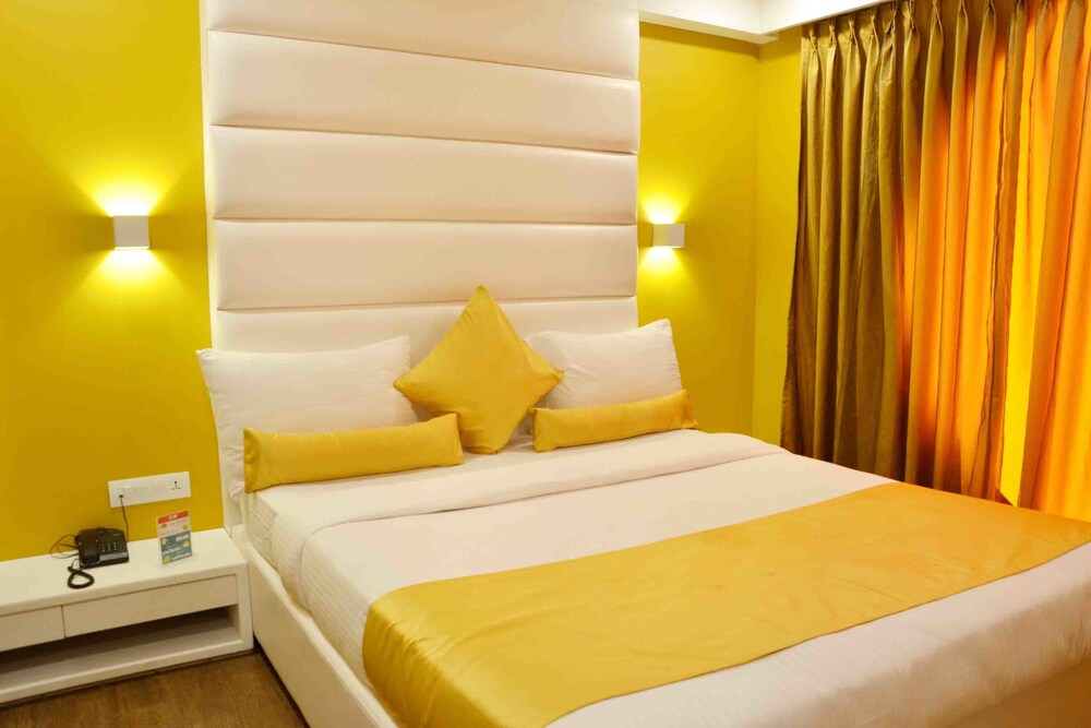 OYO 963 Hotel Rumaya - carbon neutral hotel in Ujjain