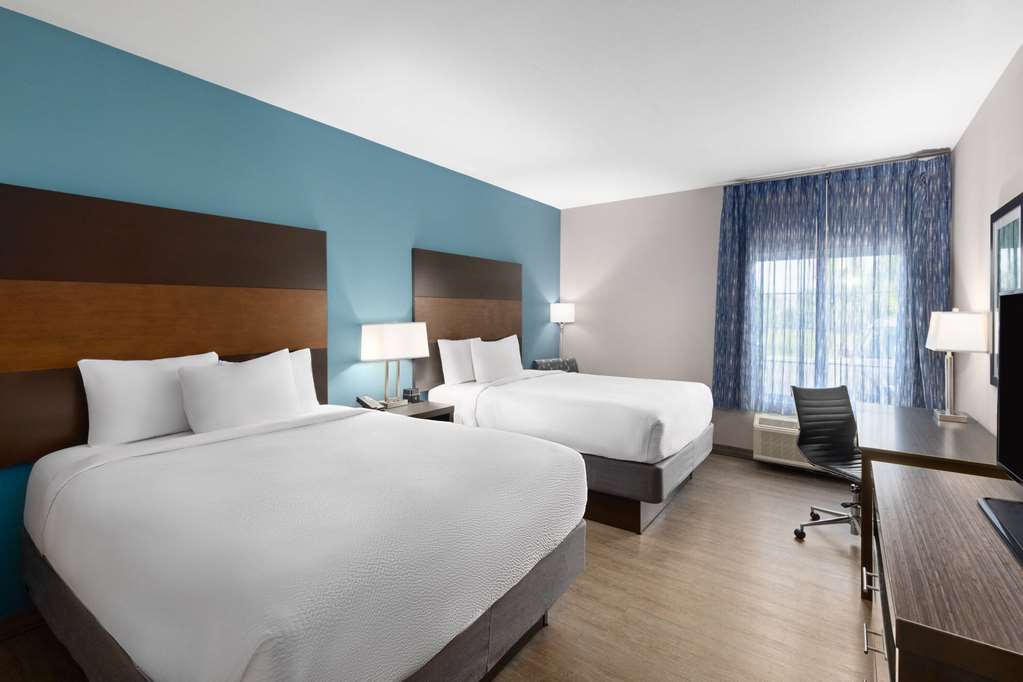 La Quinta Inn & Suites by Wyndham Cullman - photo 28