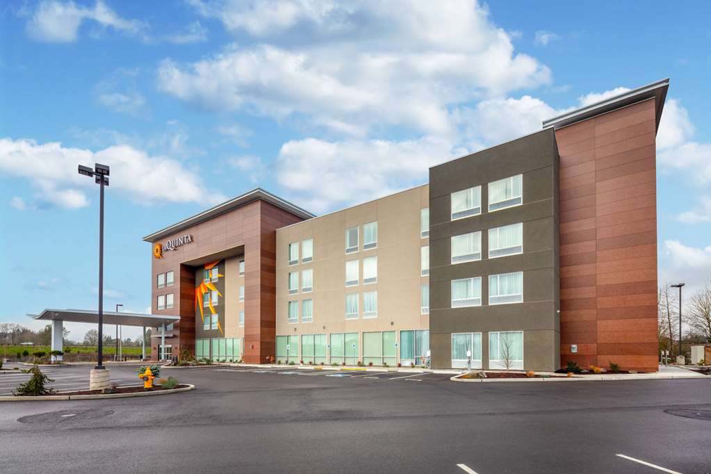 La Quinta Inn & Suites by Wyndham Centralia - photo 7