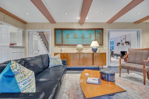 The Grey Large Eclectic and Quiet Home — 4-Star Luxury Hotel in Statesboro, United States