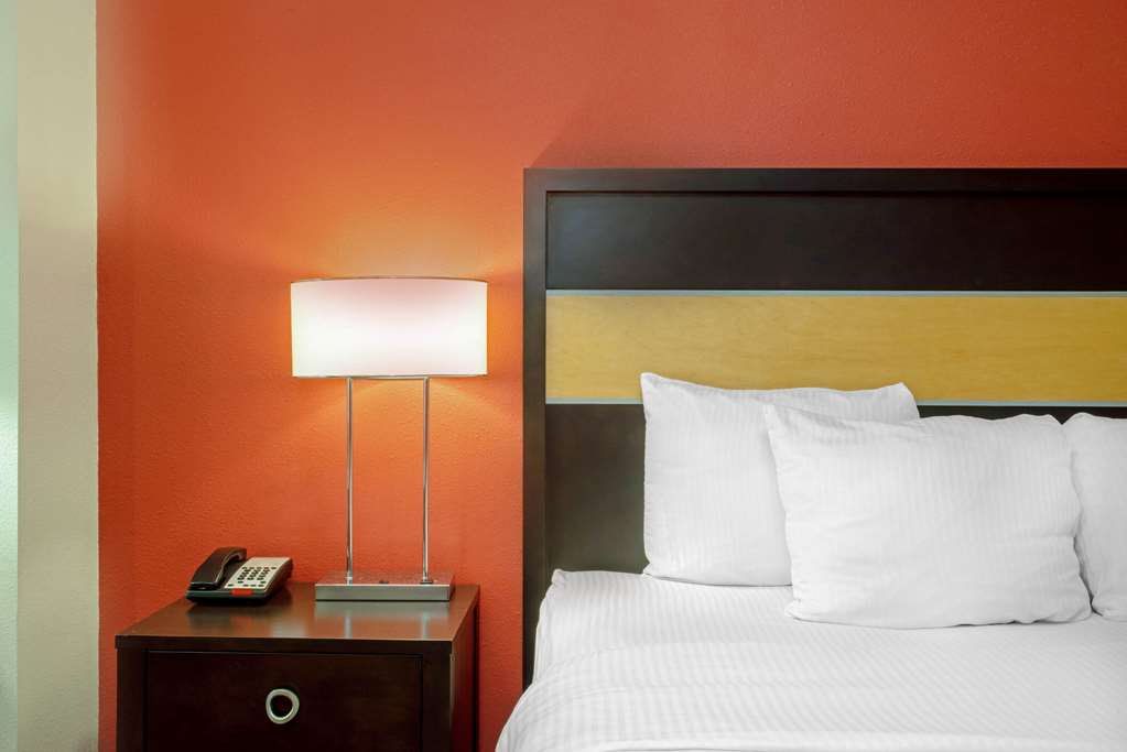 La Quinta Inn & Suites by Wyndham Leesville Ft. Polk - photo 28