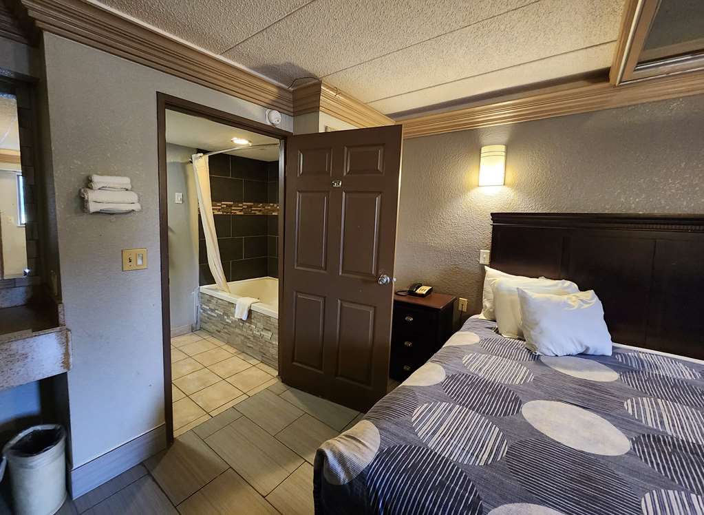 Americas Best Value Inn & Suites Little Rock at Scott Hamilton Dr - photo 45