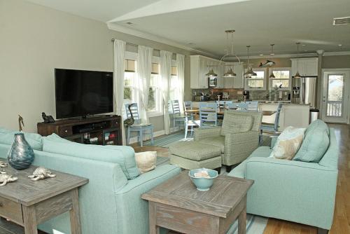 Porpoise Driven Life by Oak Island Accommodations - photo 4