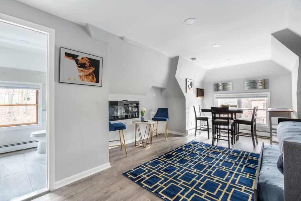Cozy Studio with 1 Bed & Comfy Sofa Bed — 4-Star Luxury Hotel in New Rochelle, United States