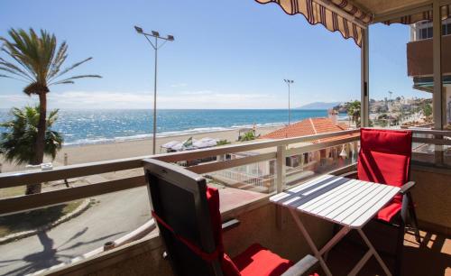 Studio 1 Sea front — 4-Star Luxury Hotel in Rincon De La Victoria, Spain