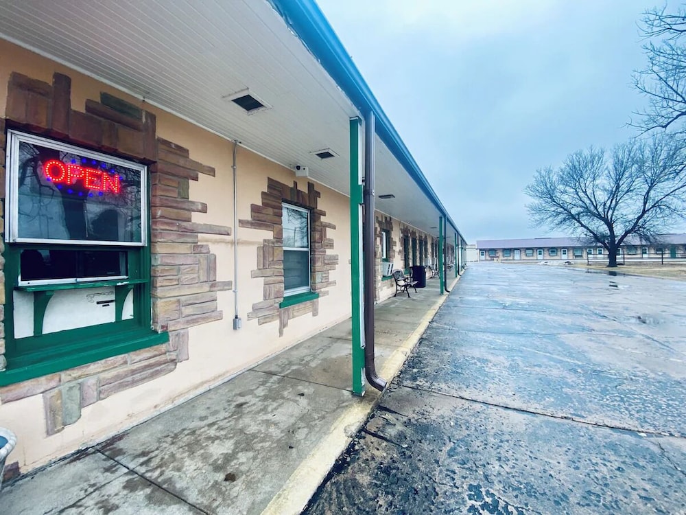 Hillcrest Motel - photo 4
