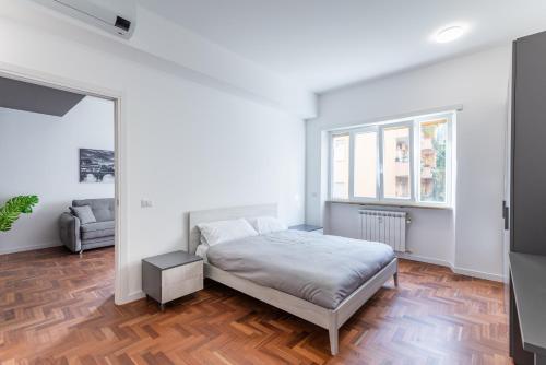 Skylife Modern 4 Bedroom Trastevere Apartment — 4-Star Luxury Hotel in Rome, Italy