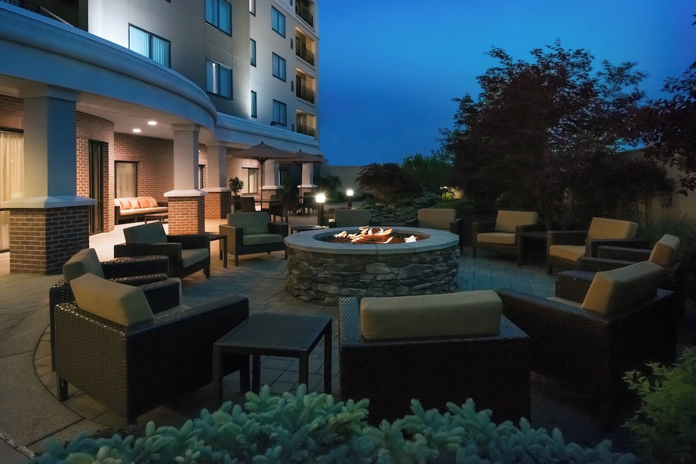 Courtyard Buffalo Airport - photo 32