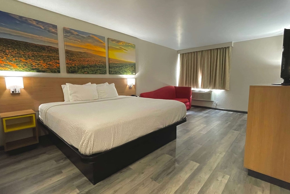 Days Inn by Wyndham Columbus IN - photo 20
