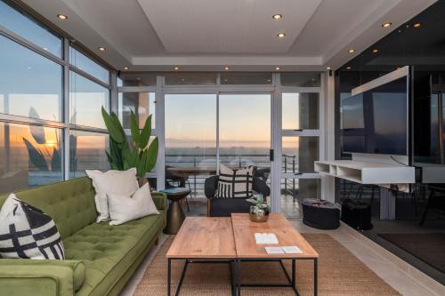 Stylish Sunlit Ocean View Oasis