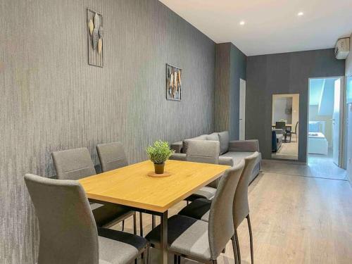 I77 Spacious Modern 3bedroom — 4-Star Luxury Hotel in Budapest, Hungary