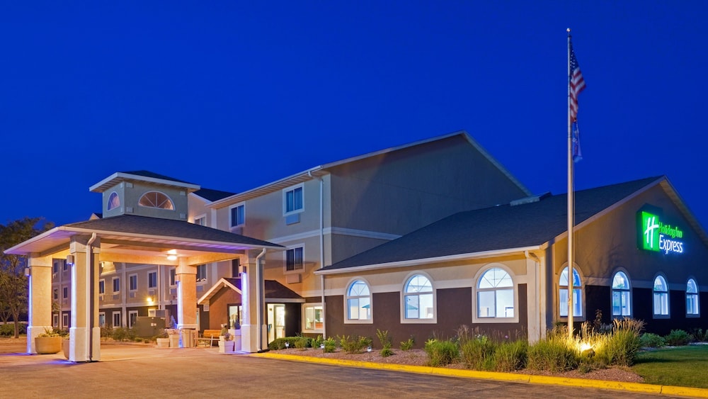 Holiday Inn Express Deforest - photo 35