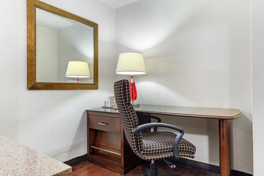 Rose City Inn & Suites - photo 13