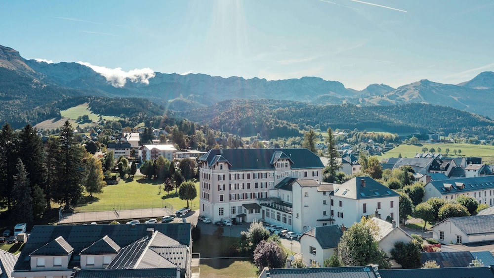 Best Western Grand Hotel de Paris & Spa — hotel in Villard-De-Lans