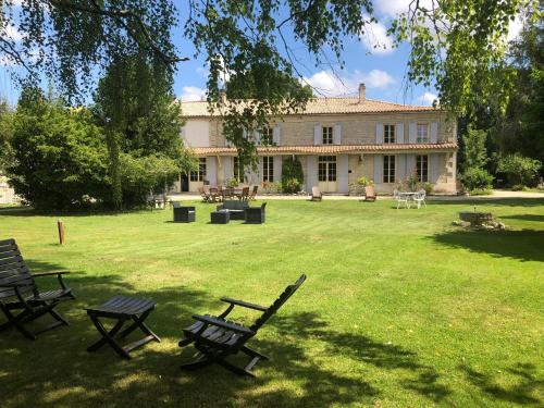 Le Logis de Vallans — hotel in Saint-Symphorien-Sur-Coise