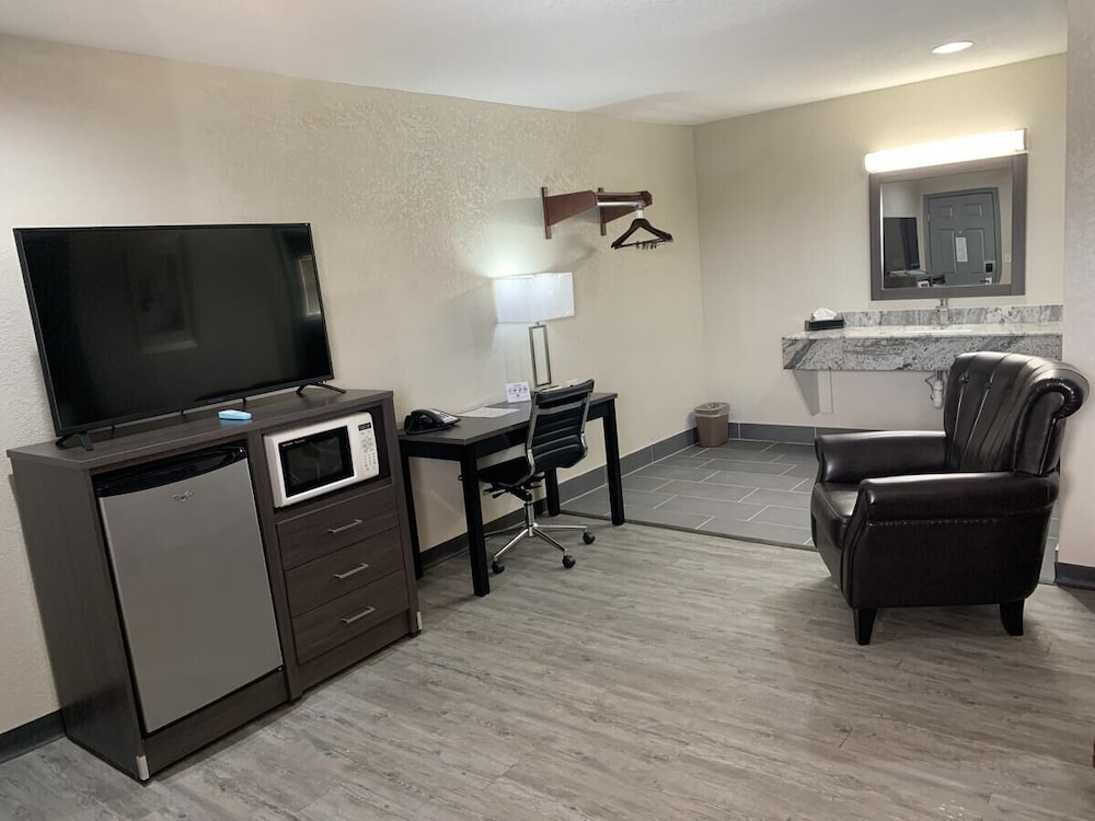 Crescent Park Motel & Suites - photo 15