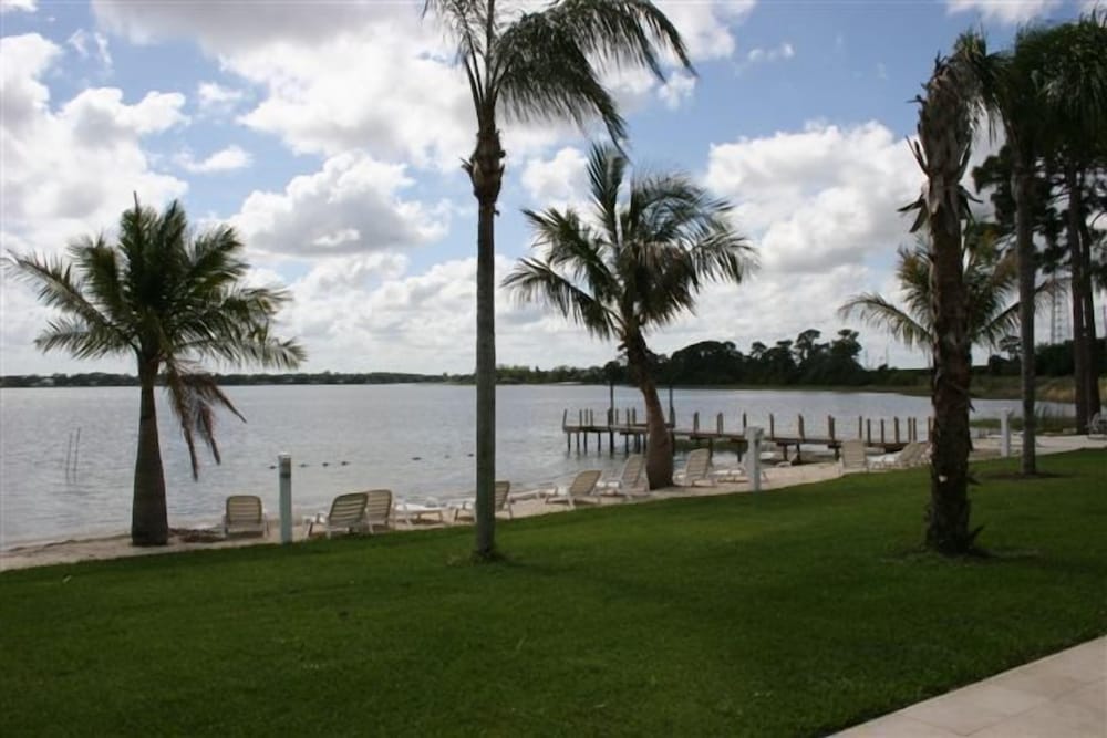 Lake Grassy Inn & Suites - photo 20