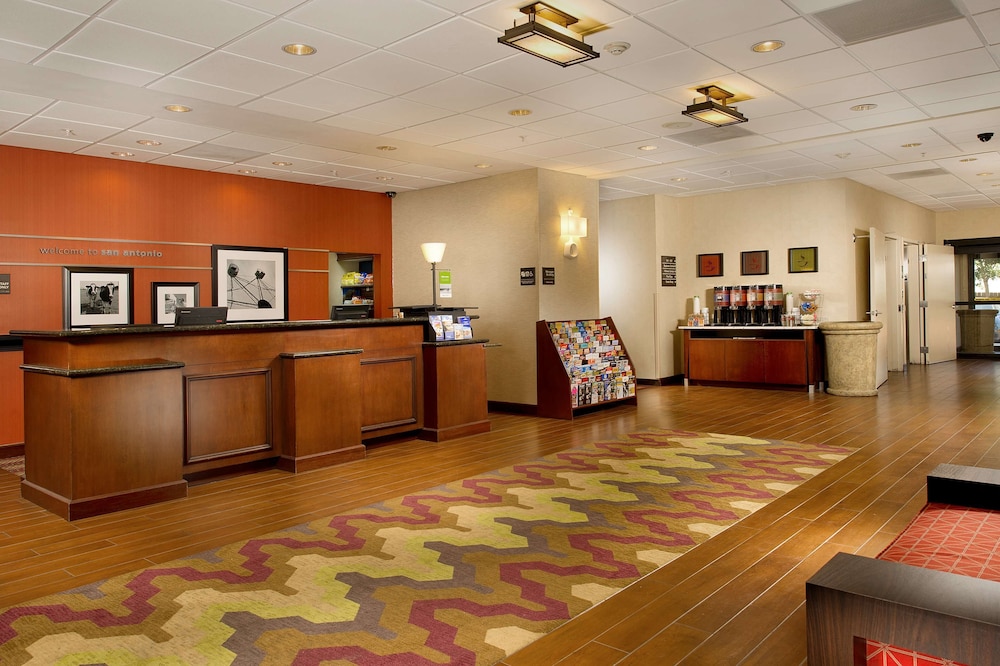 Hampton Inn & Suites San Antonio Airport - photo 4